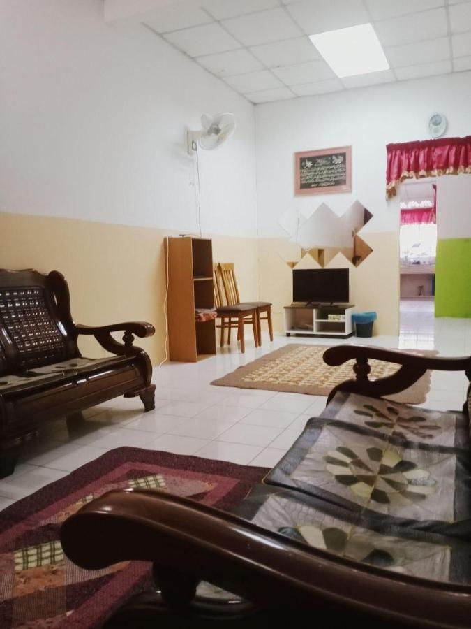 Homestay Ummi Razzin Kuala Kangsar Ngoại thất bức ảnh